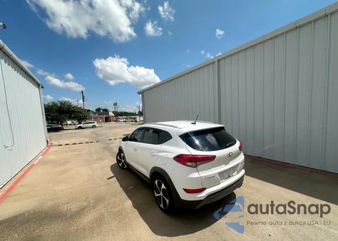 2016 Hyundai Tucson Limited z USA, uszkodzony, nr VIN KM8J33A25GU026489